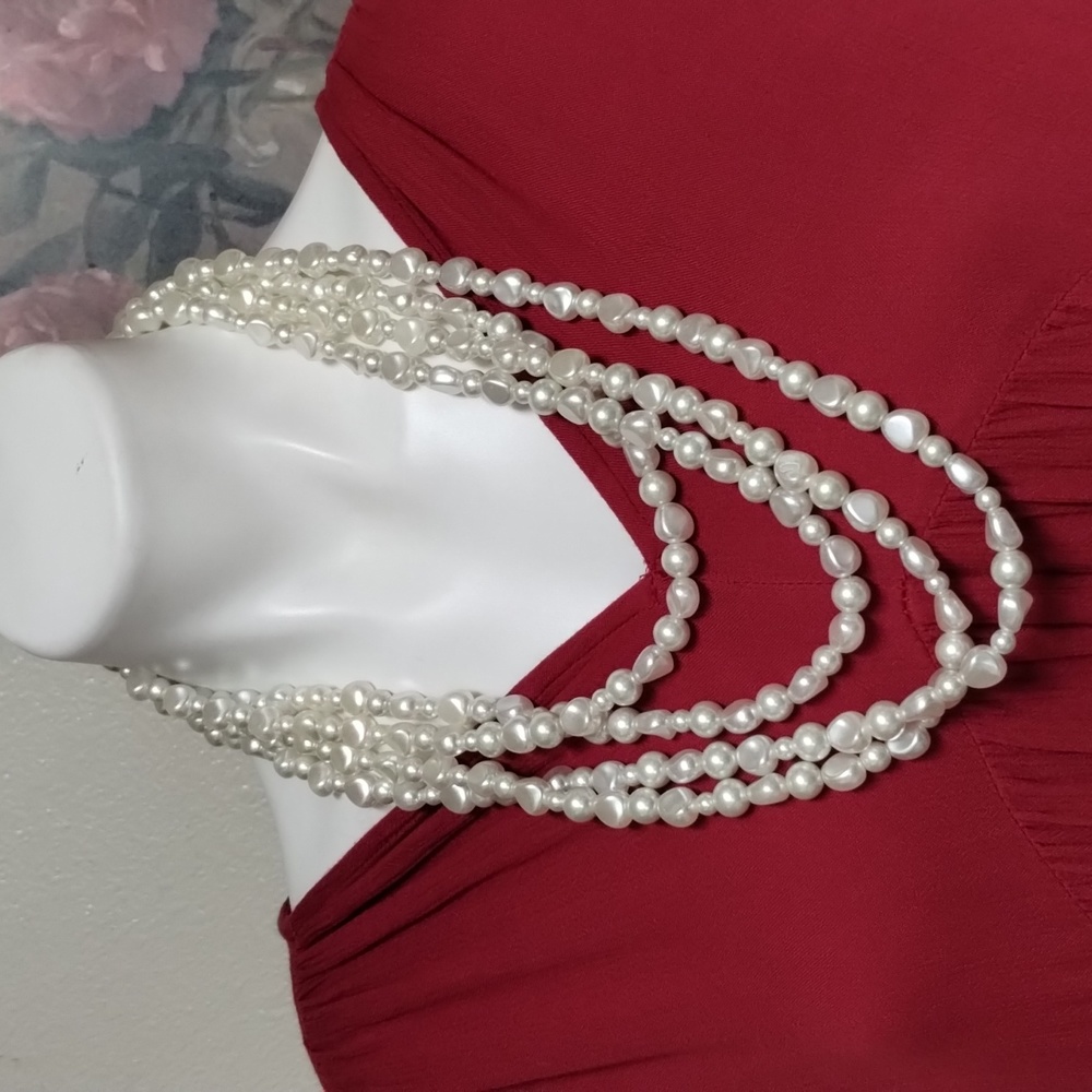 C 1946 faux fur Pearl necklace